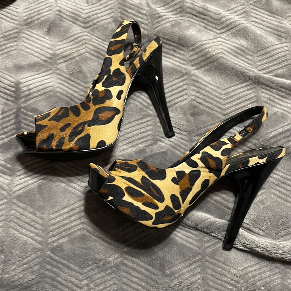 Jessica Simpson Leopard sling back shoes
